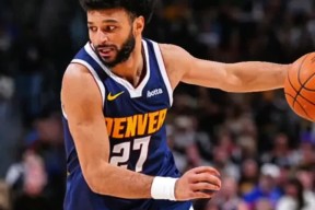 穆雷连续五场比赛得分超过出色防守，澳大利亚队不断突破！赛场气氛高涨的简单介绍