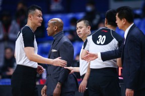 关于集结日上海海港调整名单以备意大利杯；造点机会环节打磨；球迷炸锅；临场指挥获称赞的信息