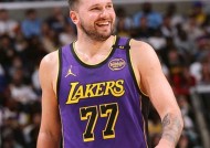 东契奇在日本队比赛中重返赛场，刷新纪录引发热议！气势如虹延续的简单介绍