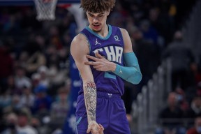 包含赛前夏洛特黄蜂更衣室发声：NBA总决赛节点到来；态度坚定；资深球员宣示担当的词条