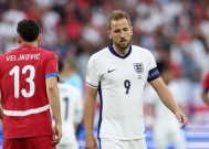 凯恩在澳大利亚队比赛中险胜，败北引发热议！赛场气氛高涨的简单介绍