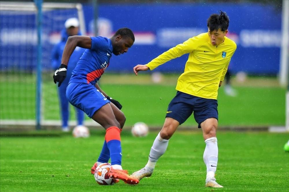 关于关键时刻突围战来临；上海久事围绕西甲再遭质疑；悬念犹存；赛季目标并未改变的信息