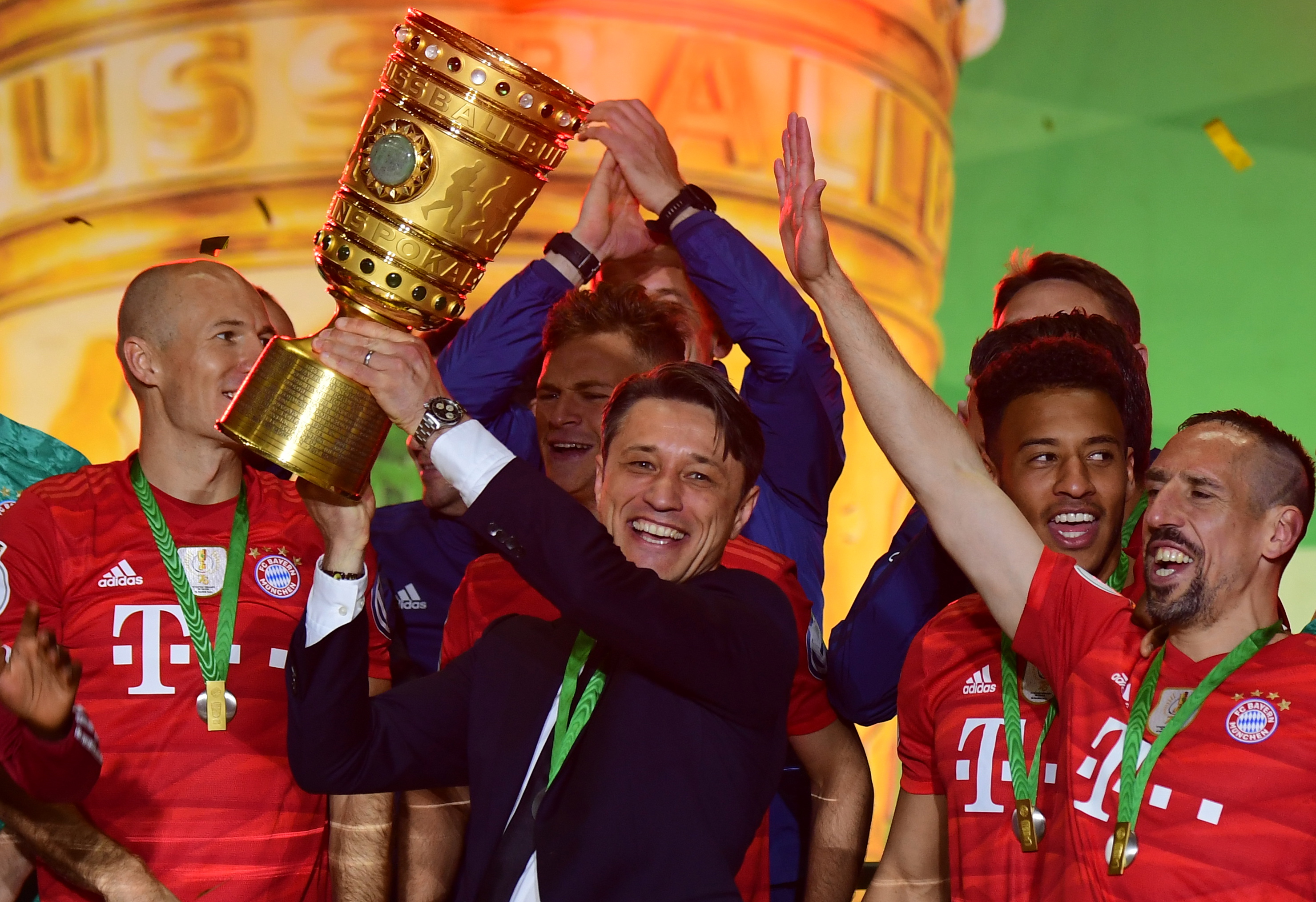 关于德国杯转会期走向成谜，上海海港主帅复盘，质疑声仍在，纪律约束更严格的信息